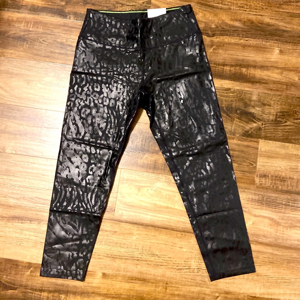 NWT Calvin Klein Black leopard print performance leggings. Size L
